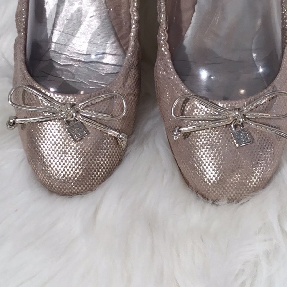 ANNE KLEIN IFLEX GOLD FLATS - Picture 3 of 8